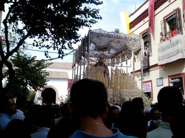 Compasdepasion's tweet photo. Reina de la paz http://t.co/HTdNQurIq5