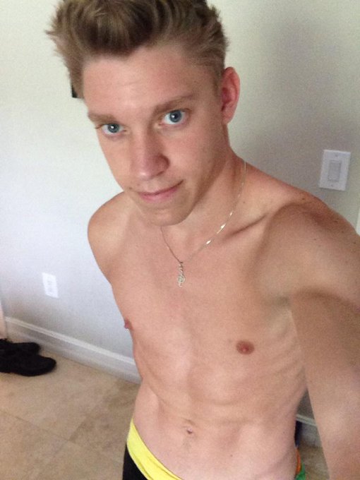 The after shower pic of the day #showerselfie #SexySaturday #gay #abs http://t.co/6dfIlnYOSh