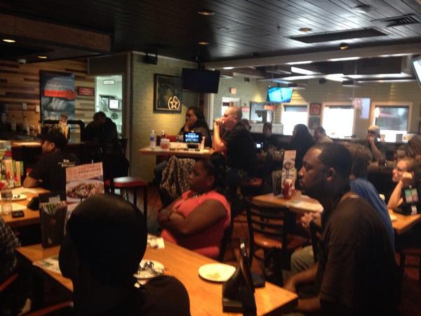Chilijess's tweet photo. What's fresh at chilis shreveport? My team early in the morning.@Finnon12 #todayschilis http://t.co/INQ4BEWlNZ