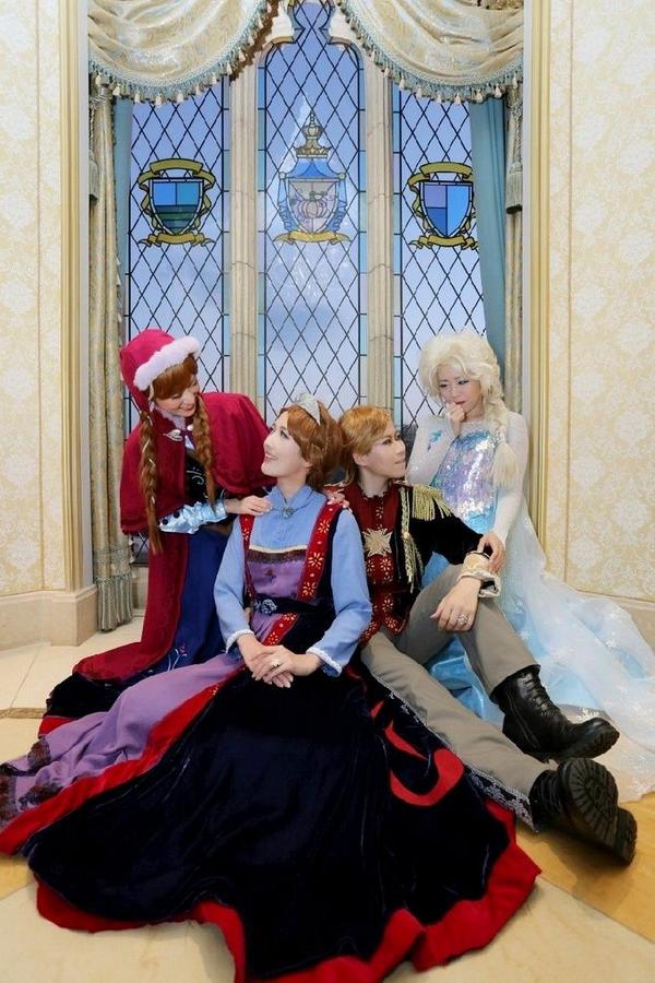 ゆう アナと雪の女王 家族写真 もし パパとママが生きていたら こんな風にお話 出来たのかな Photo By りあさん アナ雪 仮装 Dハロ Http T Co Ji5sztmf0r Twitter