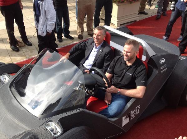 suba_z1's tweet photo. Easy Breezy Day in #Chicago! #Strati @localmotors @amtonline #IMTS2014 http://t.co/CFIftZDw6G