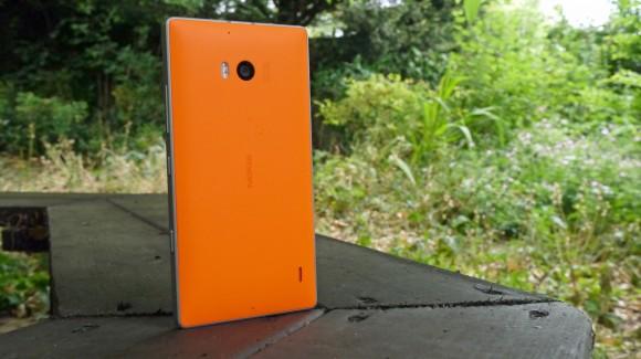 Marwan_store's tweet photo. "@Utechcom: استعراض للهاتف  Nokia Lumia 930:تصميم جميل وكاميرا رائعة بدقة 20 ميجابيكسل:
http://t.co/wMikUav7xM http://t.co/6sEoJZYVnn"