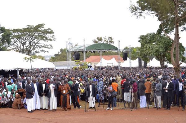 lindahNabusayi's tweet photo. @YoweriKMuseveni I chased NAADS ppl &amp; told them 2go home &amp; learn to rear goats. They betrayed us. #povertyFight http://t.co/XG0EZ6sLVb