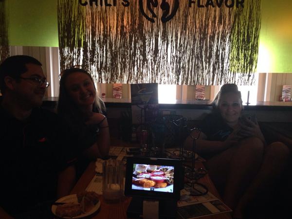 Chilijess's tweet photo. Going social@Finnon12 @JamesTaylor1430 @kensheri #todayschilis http://t.co/eqQX1xkzOX