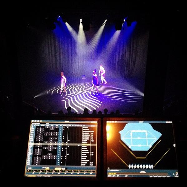 bradholdermusic's tweet image. And... Finishing the day with a sold out dance show! #yourmattdann ift.tt/1D4b0Qy