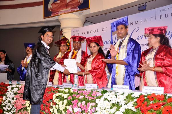 RaoKavitha's tweet photo. Had an opportunity to meet the future leaders of our country at Convocation of MIT School of Government, Pune http://t.co/0FQU89XdiX