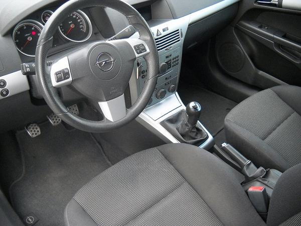 Liderauto1's tweet photo. opel astra gtc 120cv sport http://t.co/qiiuLgsA32