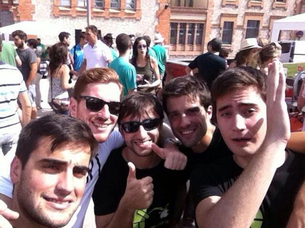 JaviCM75's tweet photo. Vermut electrónic con @InterPineda @Adri14Soer http://t.co/skxPlOtEa3