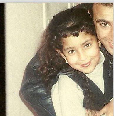 mariamkhald1's tweet photo. @ayten_amer هو احمد السقا اكبر منك بكام سنه ياتى ؟؟؟ ... اكيد الفرق بنكو كبير بقا http://t.co/Yqxnvj7A5a