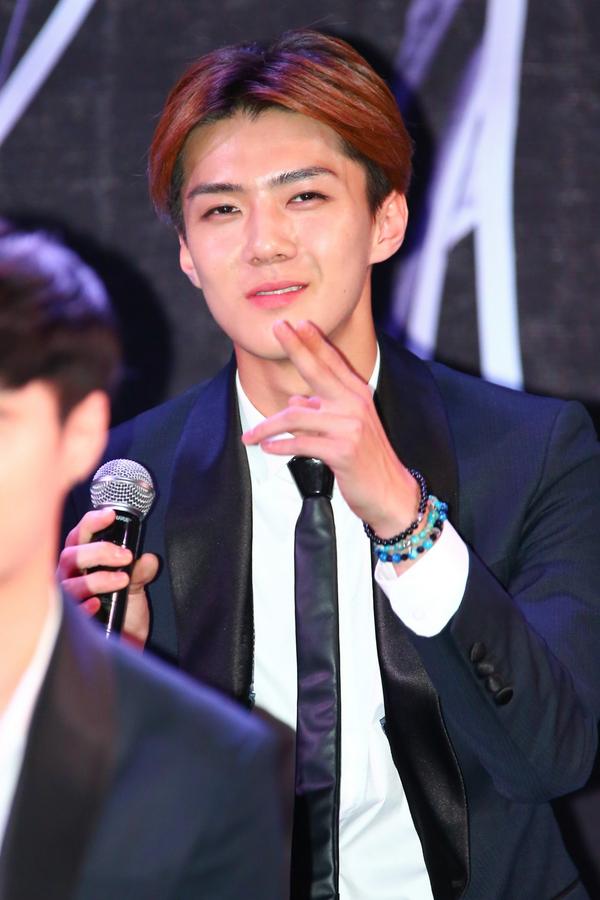 BUBBLETEAHOLIC's tweet photo. 140912 #SEHUN Press Con @ Paragon (cr: en-tk)
http://t.co/pEz4xJ9Pa6
http://t.co/TJeWkIVLBE
http://t.co/pT2troFiTt http://t.co/ErM6OgwwMT