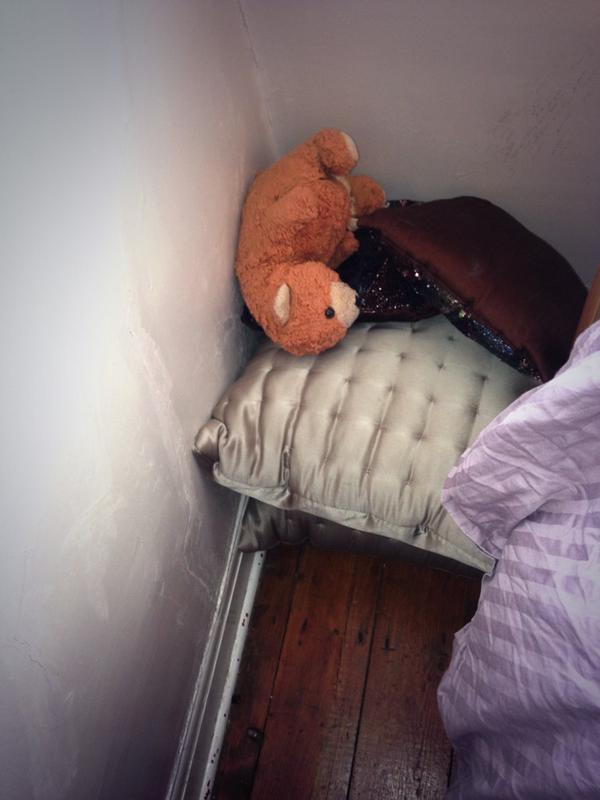 vixenburg's tweet photo. Not happy to come home after 2 hard working weeks to find this @samcottrell9 #nobodyputsRolyinthecorner http://t.co/D9TmAvgZqP