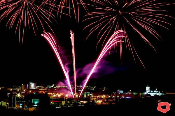 DigitalRibera's tweet photo. Ribera del Fresno celebra estos días sus fiestas patronales. Aquí unas fotografías de los fuegos de anoche. http://t.co/t9nTeEMk4R