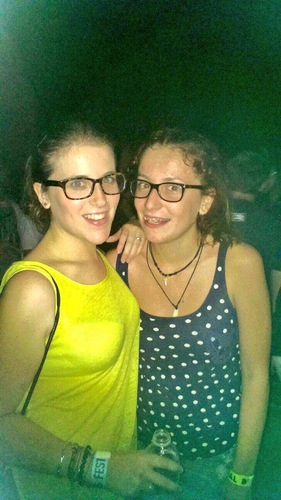 Beaa_xiui's tweet photo. Hui fa anys esta tipeja. Més germana que cosina! Disfruta enana! :) http://t.co/vALln4rEpd