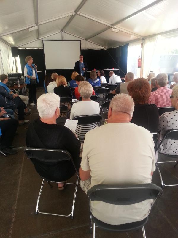 participarade's tweet photo. #Workshop #burgerkracht op de #participarade in #Hoogvliet @rotterdam http://t.co/wpquzmQeiR #gebiedscommissie http://t.co/Yr22W5waNk