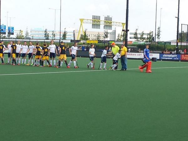 HCDBJB1's tweet photo. Shake hands👍 we starten thuis tegen Tilburg! http://t.co/UTcQjGh0B9