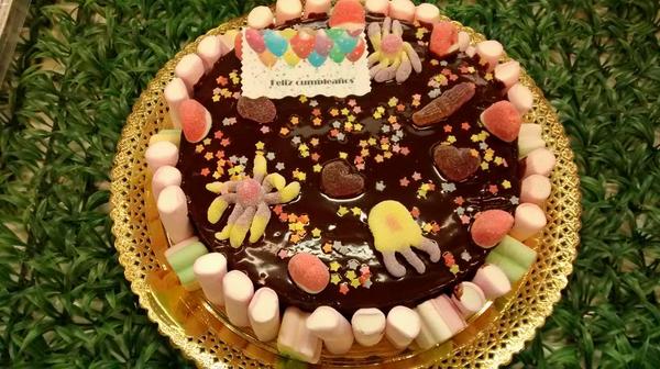 CelicatessenCor's tweet photo. Sábado intenso Encargos para cumples #singluten #sinproteina #sinlactosa #sinsoja #sinhuevo todos tienen su tarta http://t.co/gocXLGtiuN