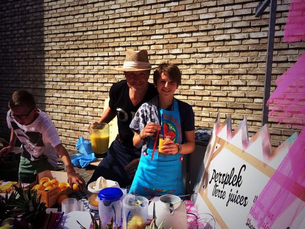 Lekker smoothies bij de <a href="/WebshopmarktLR/">WebshopmarktLR</a> @roodontwerp met dochter!