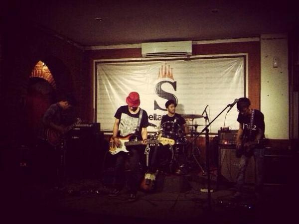 Yuhuuuu band pertama udah perform nih di @TheArtOfEmotion #3 yuuk yukk ke <a href="/SoeltanCafe/">Soeltan Cafe</a> di jl.Ampera Raya