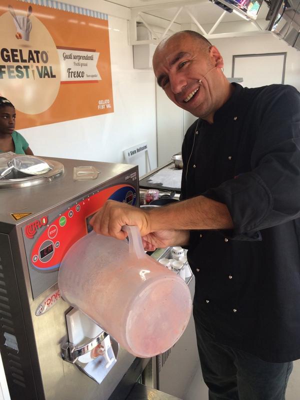 #sorbetto in macchina tra pochi minuti lo assaggeremo <a href="/BRAVOSPA/">Bravo SpA</a> #gf2014 #gelatofestival #firenze #fbvillage