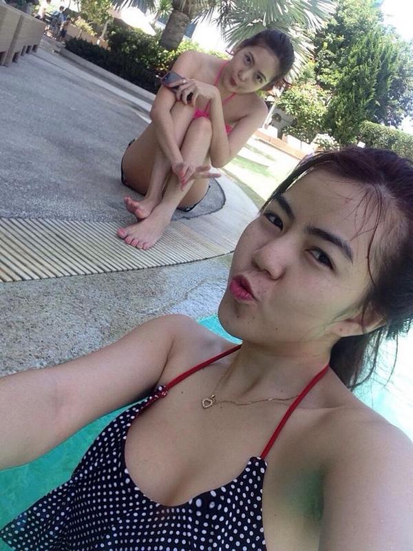 ptrsys's tweet photo. พี่มะนาวกับพี่ดีไซน์ เป็นคู่เลสเบี้ยนที่น่ารักมากที่สุด สวีทสุด ยังหาแบบนี้ได้อีกที่ไหน #กูจะไม่ยอมเห็นรูปนี้คนเดียว http://t.co/Yv5wWpGP9r