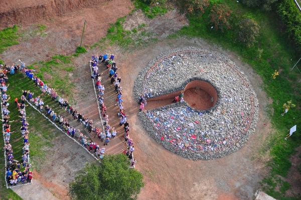 Please RT this aerial photograph of our NO to separation at the Handsacrosstheborder cairn this afternoon. #indyref