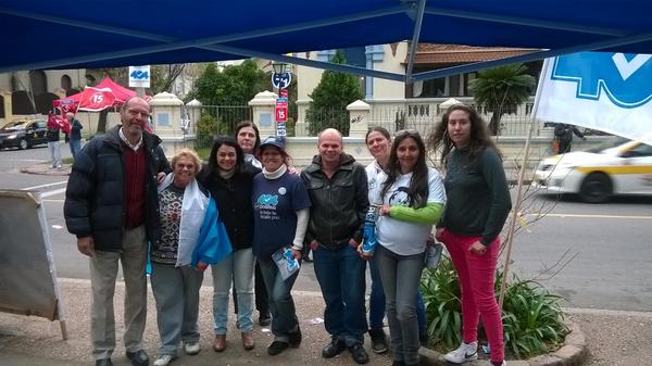 VH_VictorHugo's tweet photo. Sigue sumándose gente al gasebo en la expo de @AireFresco_404 #lalistadelacallepou con @mariana404 @404adriana http://t.co/j1Dlm3uSww