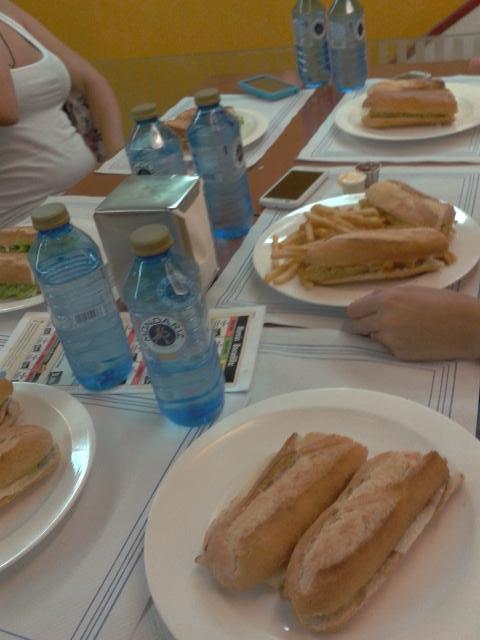 blanfernandez24's tweet photo. Aprovechando el último sábado de vacaciones con las mias! #EnPanes #NereAiditaRaqueJessSari http://t.co/wtODsuQKQq