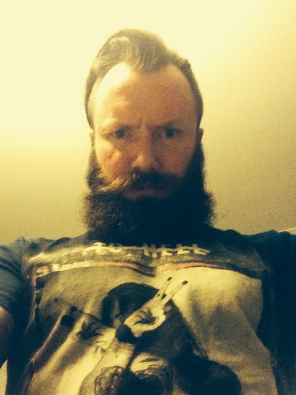 Pride_Evesham's tweet photo. Time to get on it - out in the mighty sham tonight for a few #evesham #drinks #onit #drink #beardeddrinker #nofilter http://t.co/FhptRS8Tzq