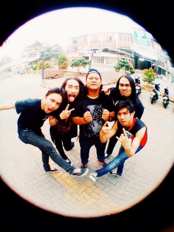 "<a href="/dyingdistortion/">Dying Distortion</a>: Photo session with @bagoldskool owner of @mk8equipment thanks for endorsed and support sir !! "