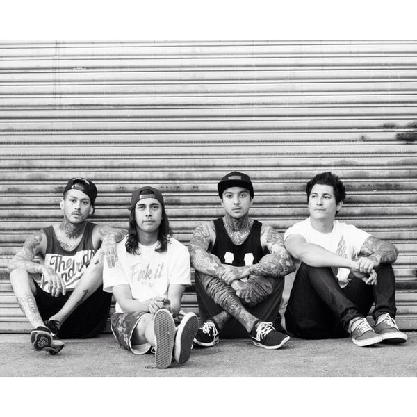 piercethevic's tweet photo. Mis amigooos!  👨👨👨👨 // 📷 @elmakias http://t.co/MyFyzG1y9P
