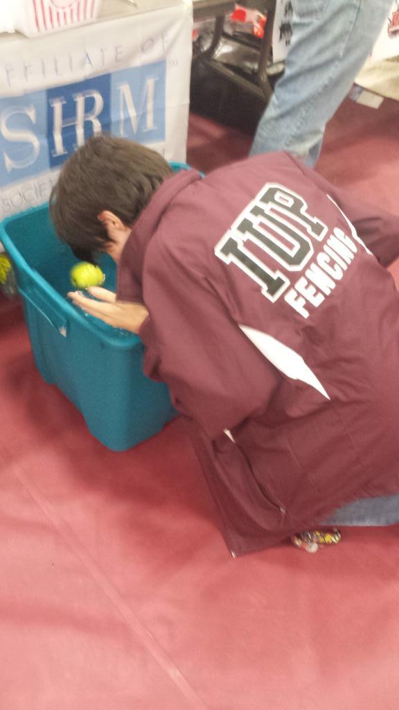 iupfencingprobs's tweet photo. Fencer bobbing for apples #IUPDAY2014 http://t.co/qT0alo7Rhi
