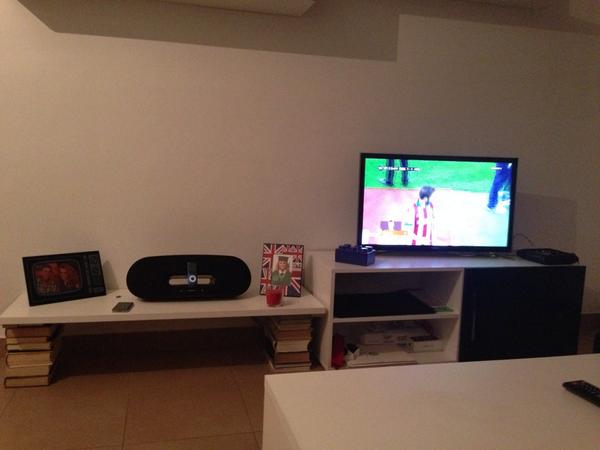 ClavedeSooL's tweet photo. En casa de @AntonioJVillar y en compañía de @andressede, hoy no tengo ni voz ni voto. http://t.co/r5k8JBfDsX