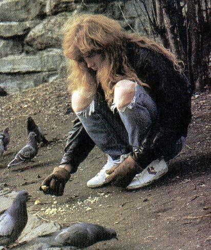 Happy Birthday to  Old pic of Dave Mustaine.. Feeding pigeons.. 