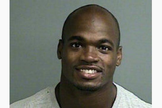TorontoStar's tweet photo. Vikings' Adrian Peterson booked on child abuse charge, released on $15,000 (U.S.) bond. http://t.co/eTMypgIUkE http://t.co/qADldG3Q3a