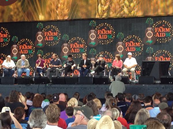 efausch's tweet image. The closest I'll ever get to these legends @davematthewsbnd #willienelson #farmaid2014