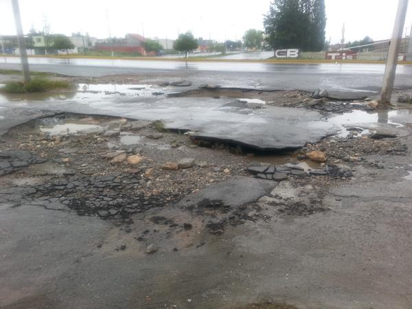 Sin calle y sin entrada-blvd.Antonio Cardenas y ave.26 col buitres urge atencion <a href="/SaltilloGob/">Gobierno Municipal de Saltillo</a> @IsidroLopezV 
gracias!