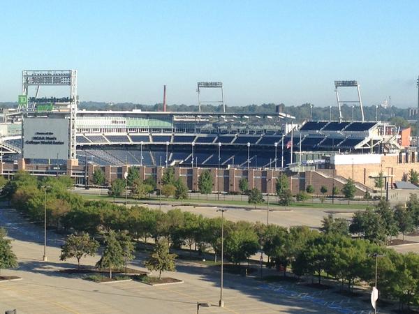 UnionOmahaCEO's tweet photo. Woke up and saw #emptyballpark outside my window and #feelinglucky #playoffbaseball @WernerPark @OMAStormChasers http://t.co/iCscN4jIEH
