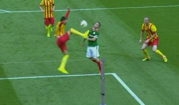 madridismo1988's tweet photo. ¿ESTO NO ES PENALTI POR FAVOR? Luego el asesino es pepe. http://t.co/7c1ZOXQbdq
