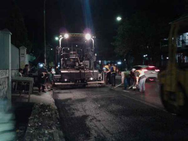 DPU Pemprov DKI @sdpujalanjaksel @PoskoDPUDKI perbaikan jalan di Jl. Bintaro Taman Barat.