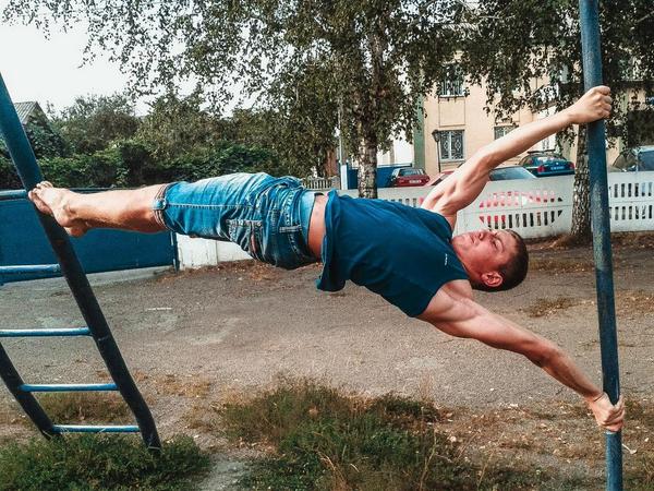 Ты тренируешься пока другие гуляют, веселятся, бухают; недоволен этим, но страшно горд.