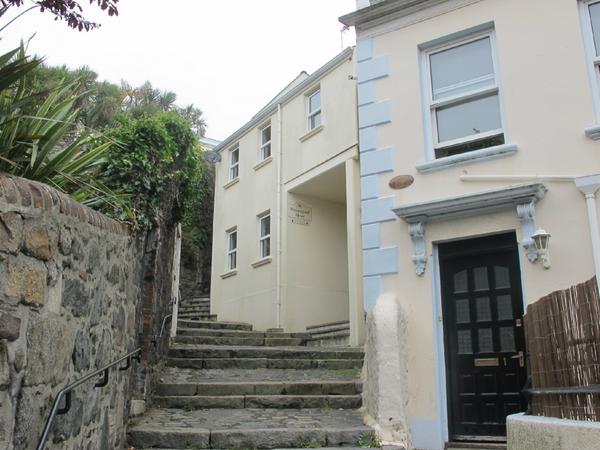 2 bedroom modern mews home in SPP.  £1,100 p.c.m.  Visit our website mawsoncollins.com.