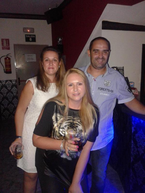 PubElmito's tweet photo. !volvemos abrir laspuertas para tdo arroyonolinos, desde hoy y con proximas fiestas y concursos d karaoke.Te animas? http://t.co/bWbJ1Y7SjL