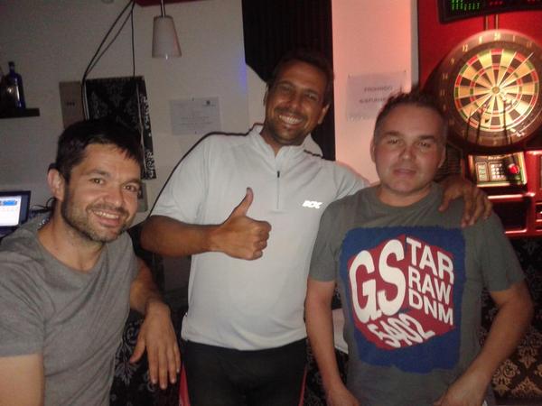 PubElmito's tweet photo. !volvemos abrir laspuertas para tdo arroyonolinos, desde hoy y con proximas fiestas y concursos d karaoke.Te animas? http://t.co/bWbJ1Y7SjL