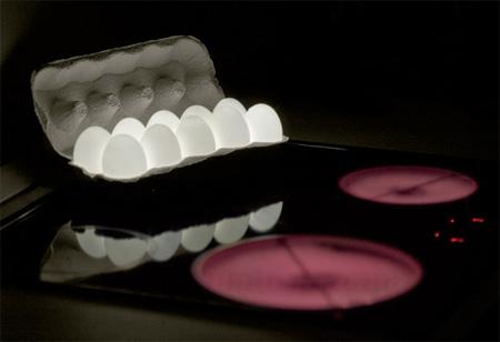 EscuelaNoriegga's tweet photo. ¿Y para desayunar qué tal unos HUEVOS muy ILUMINADOS? 🐣 #EggLight #IgorPinigin #Luminariodeldía. http://t.co/BnVCnFXml1