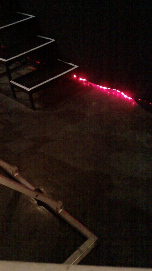 DoAv_'s tweet photo. คือห่างจากเวทีแค่นี้จริงๆ 4,500 BC. 
คุ้มจริงๆนะครับ 
จับมือกับเทา ฮุนชี้หน้าแล้วส่งจูบ http://t.co/DXWQZKOUDG