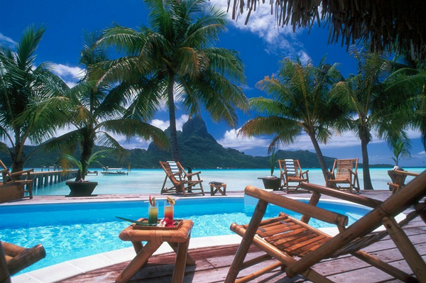 brbgdr's tweet photo. c'è anche la piscina se proprio vi fa schifo camminare un po' fino al mare http://t.co/nYcxxm2sEN