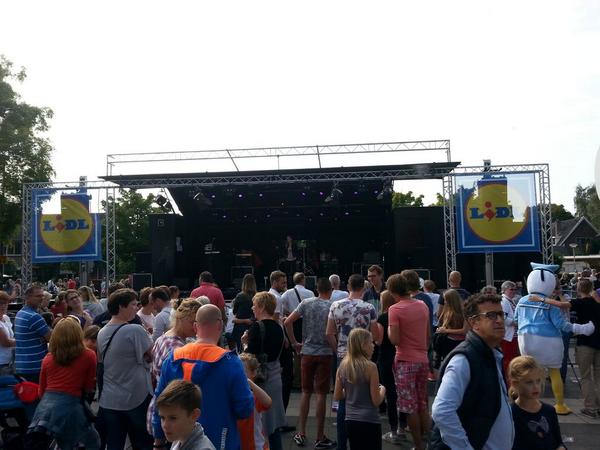 De dag was super. Op Plein 2000 is het ook al gezellig. Dat gaat een top avond worden!