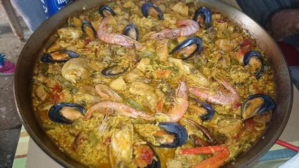 diegosierramari's tweet photo. Balla paella nos hemos comido oí estaba para chuparse los dedos.. Jajaja 😜😊 http://t.co/9COGPBFsBH