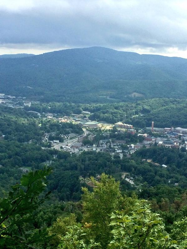 JuliaRidenhour's tweet photo. Looking at your college campus from the top of a mountain is amazing 😍🗻 #AppState18 #howardsknob http://t.co/8kBedCzodQ
