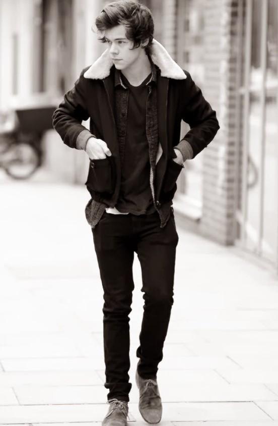 HidingitHarry's tweet image. *Takes off my gloves, walks around*